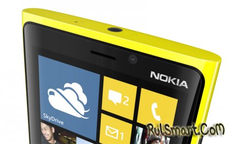 Nokia World: Lumia 820  Lumia 920